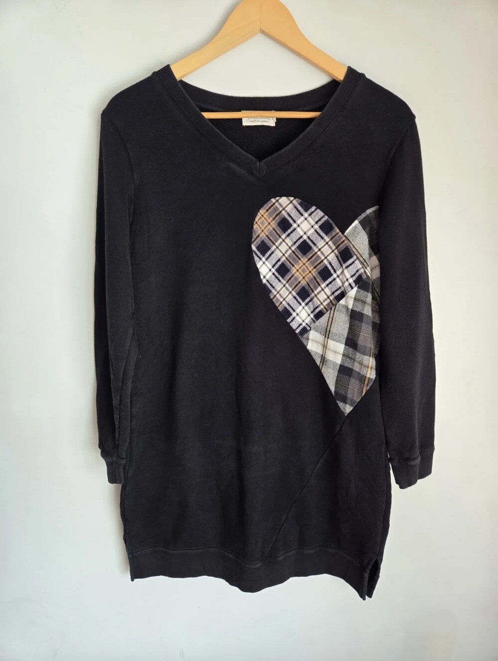 PRELOVED Black V-Neck Women's Sweater Mini Dress with Plaid Heart Accent